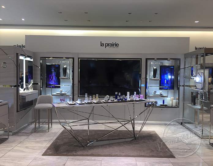 定做化妆品展柜厂家