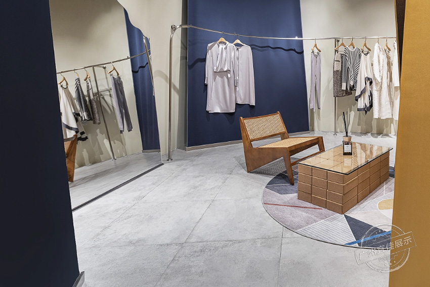 TU 服装展架 