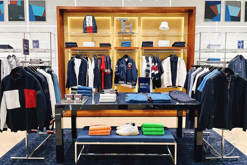 Tommy 服装展柜