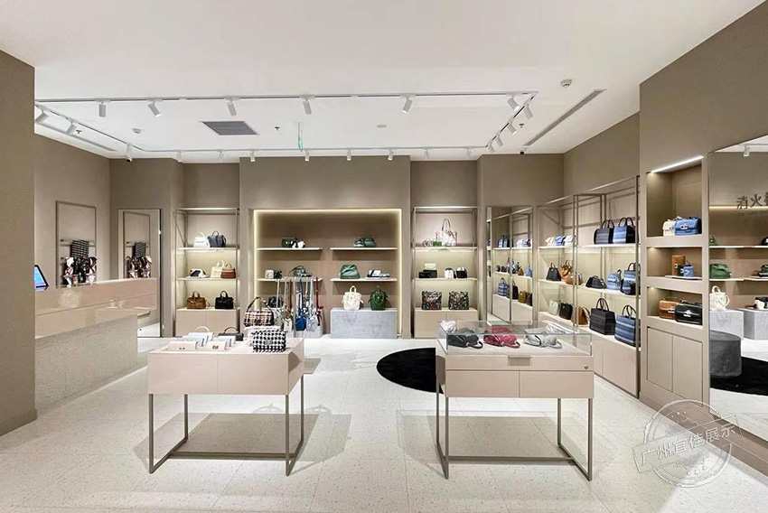 Furla 包包展柜（三亚免税店）