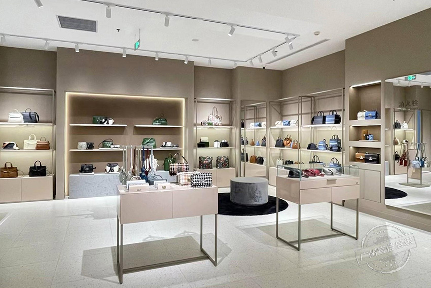 Furla 包包展柜（三亚免税店）