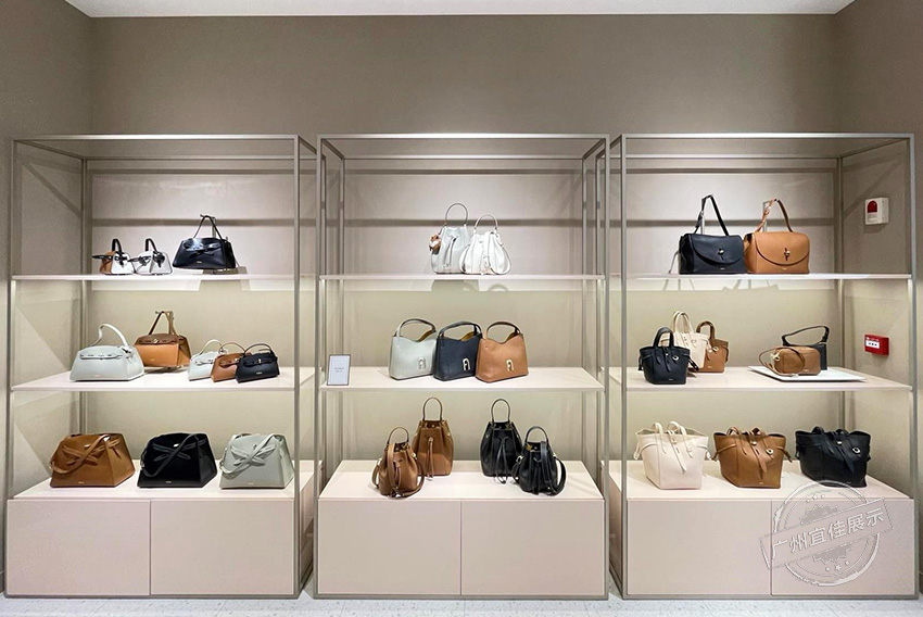 Furla 包包展柜（三亚免税店）