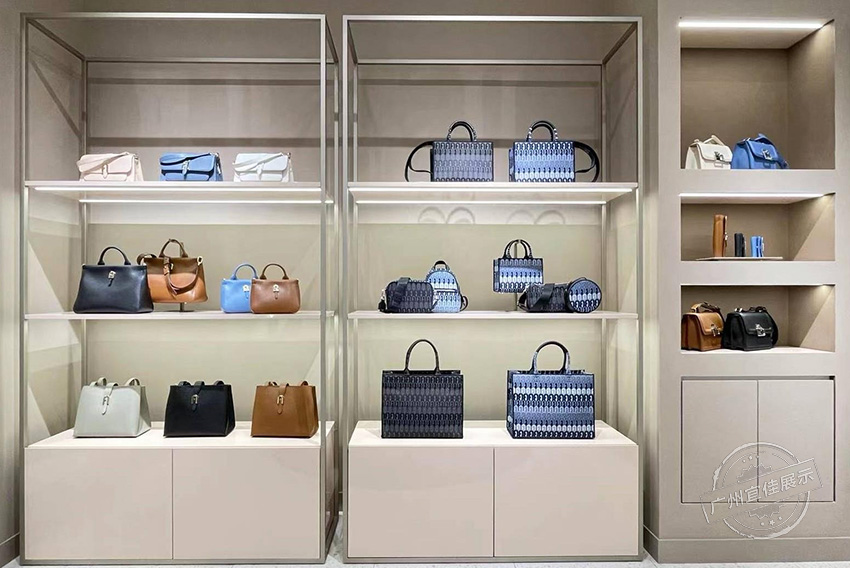 Furla 包包展柜（三亚免税店）