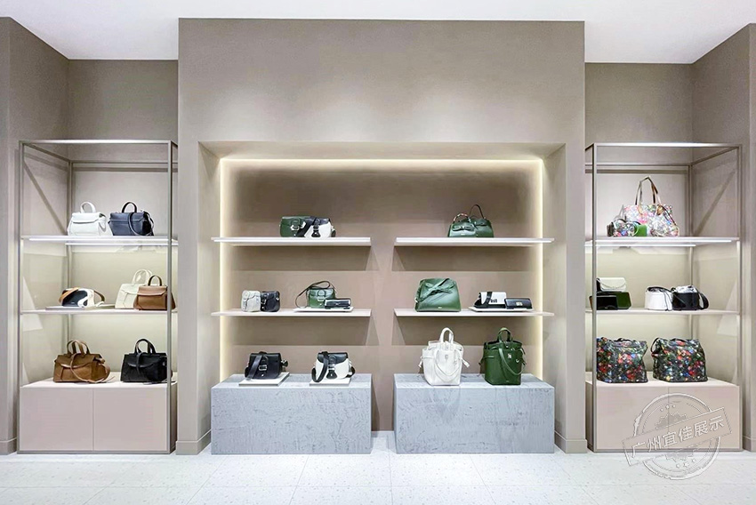 Furla 包包展柜（三亚免税店）
